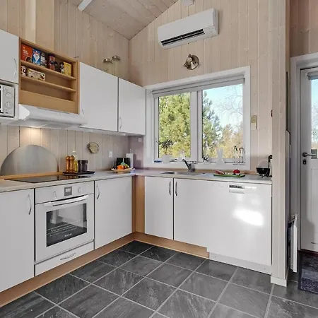 Ferienhaus Gorgeous In With Kitchen *